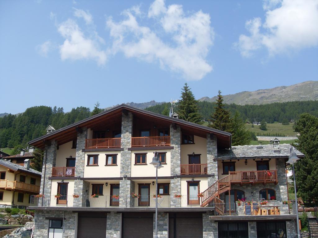 Residence Les Myosotis Champoluc Buitenkant foto