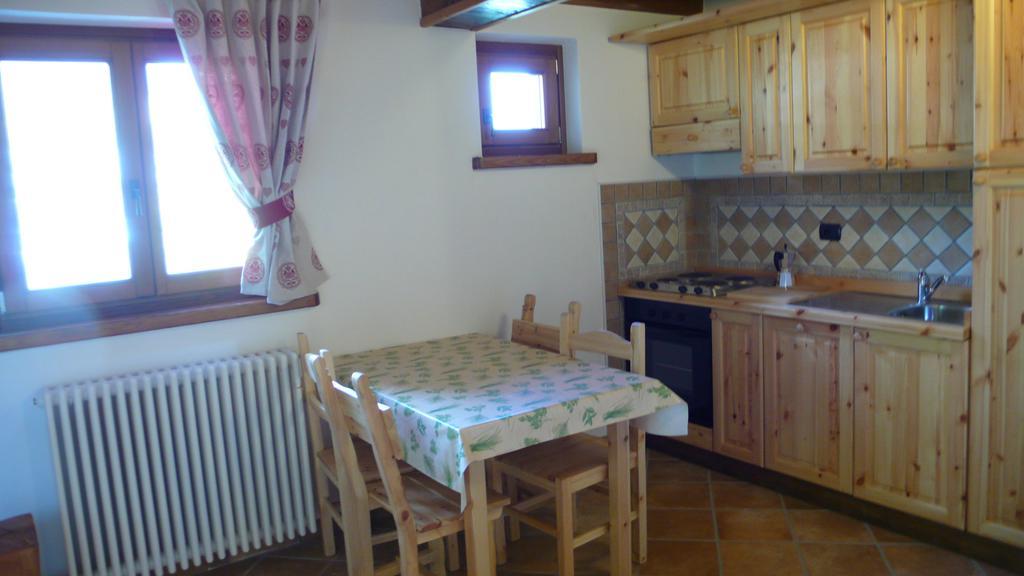 Residence Les Myosotis Champoluc Buitenkant foto
